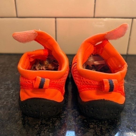 Toddler water shoes, size 7 - Picture 6 of 6